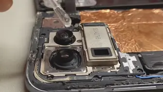 摄像头脏了可以取下来擦：）