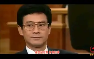 Скачать видео: 《笑看风云》一首经典的粤语老歌，郑少秋唱的实在太好听！