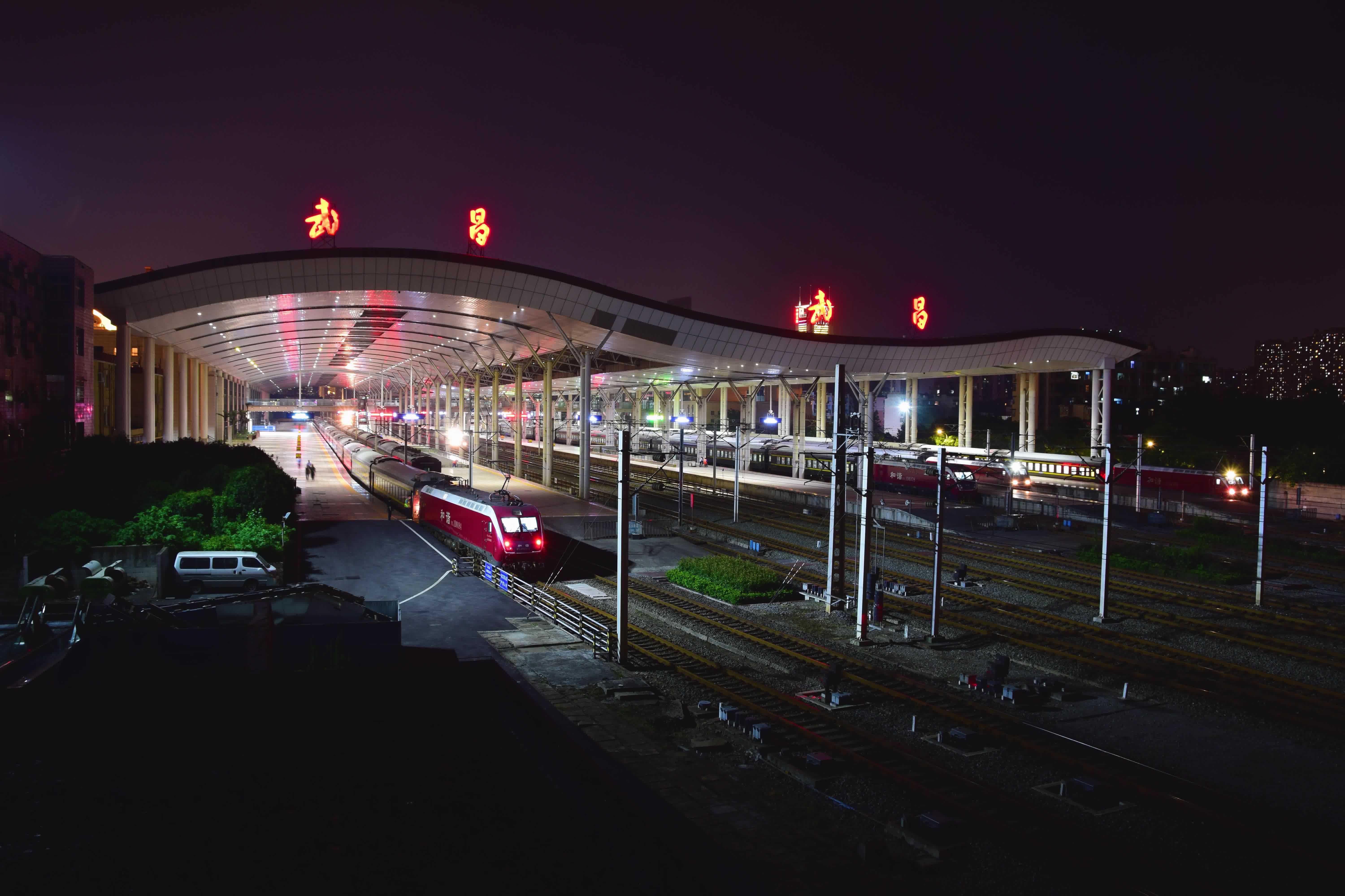 武昌火车站照片夜景图片