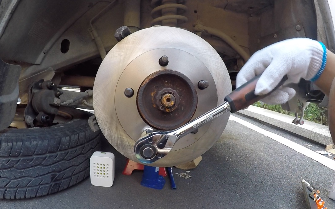 【撸车师兄】刹车抖动?那就自己动手更换刹车盘吧!