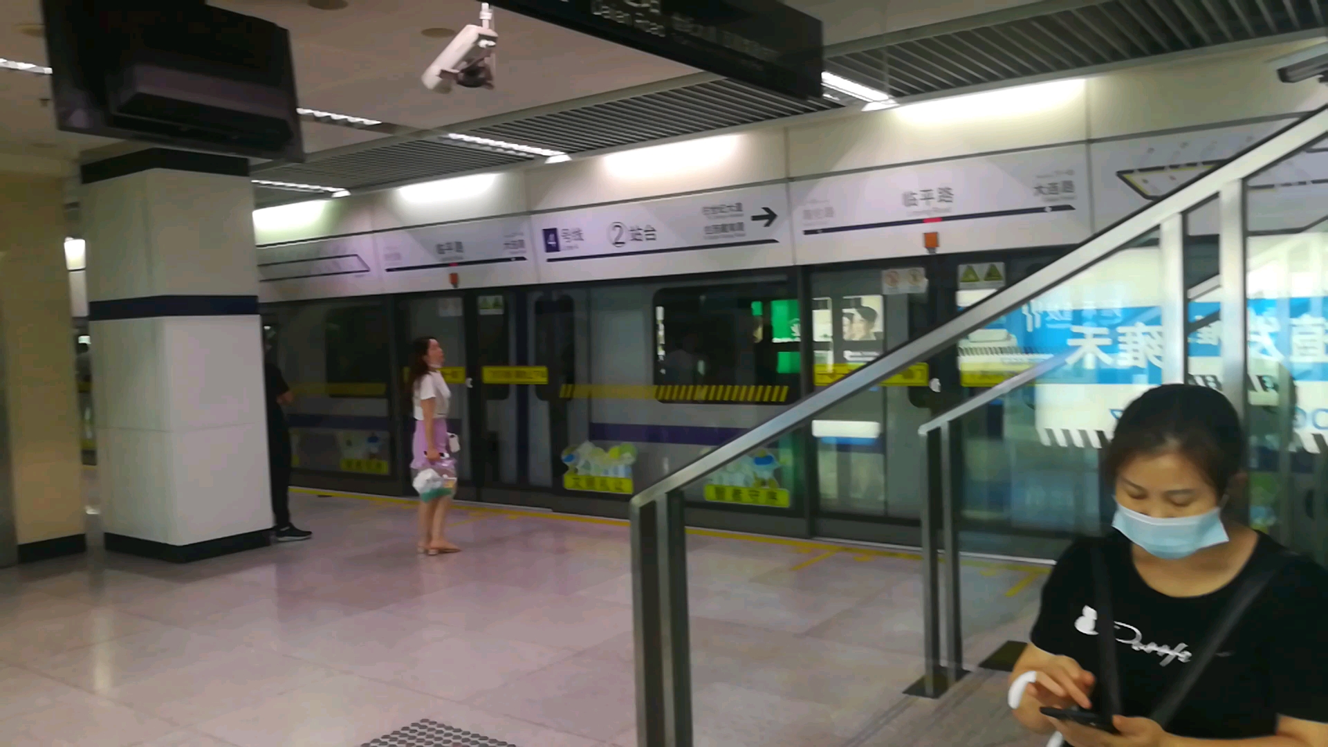 上海地铁4号线奶嘴0423号车以前有一段时间是绿奶嘴0227进出临平路站