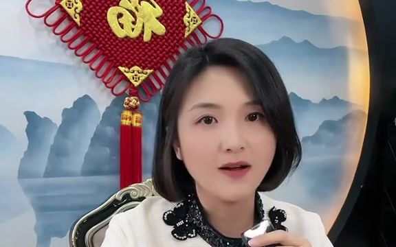 [图]婆婆说，远离了家乡就像是飘在空中，没有了根，我想，这首诗也是所有背井离乡，漂泊在外的人们共同的心声，纵使外面的世界再繁华