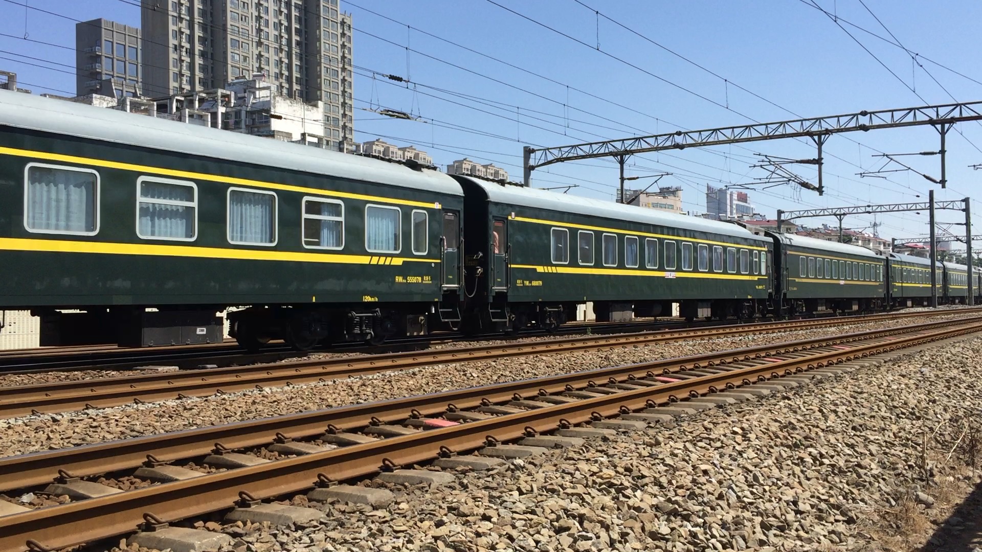 12 k571次 北京西-厦门北 晚点20分钟开车 本务京局京段hxd3c 1001