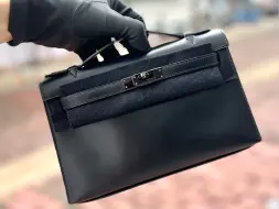 Скачать видео: 爱马仕 Hermes minikelly一代 so black开箱啦～黑武士真的太酷啦！！