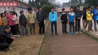 Télécharger la video: 拍摄于2011年的校园运动会，这是不是你的青春，当年我们的左眼基本没用过