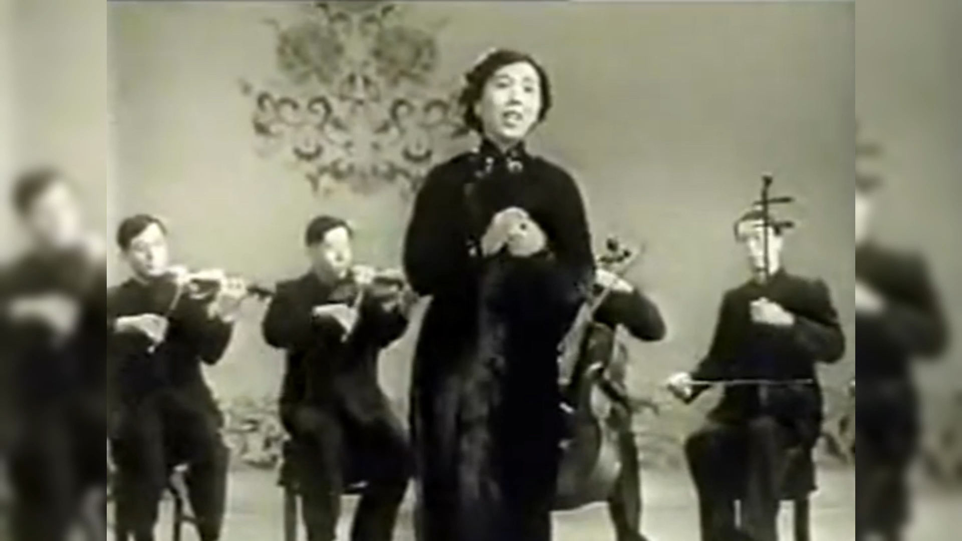 1955年刘淑芳现场演唱《深深的海洋》(又名《啊,辽阔的海洋》;南斯拉夫民歌;中国艺术团赴欧洲八国访问演出)哔哩哔哩bilibili