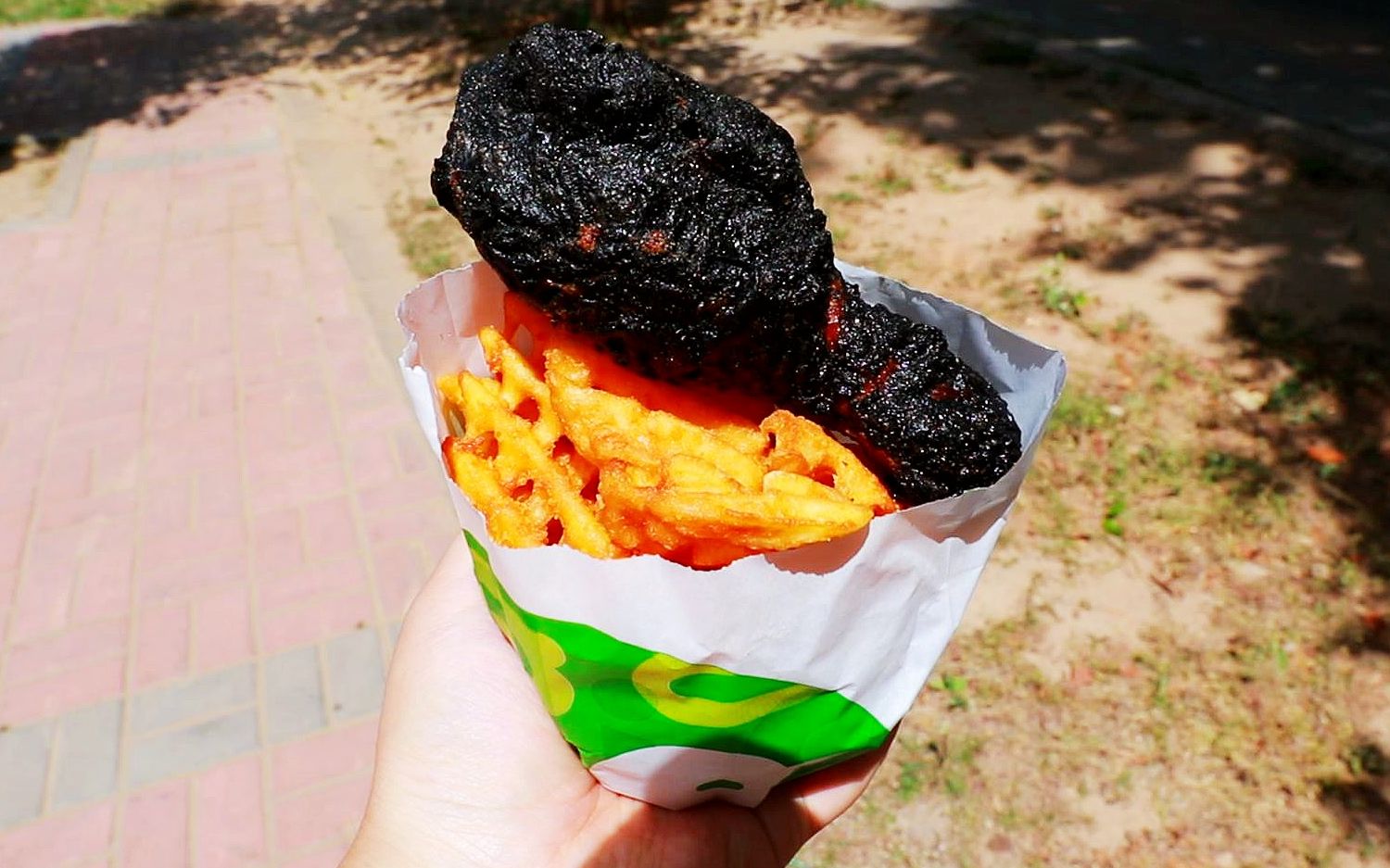 德克士新品"黑金鸡腿",26元一个小套餐,味道还真不错