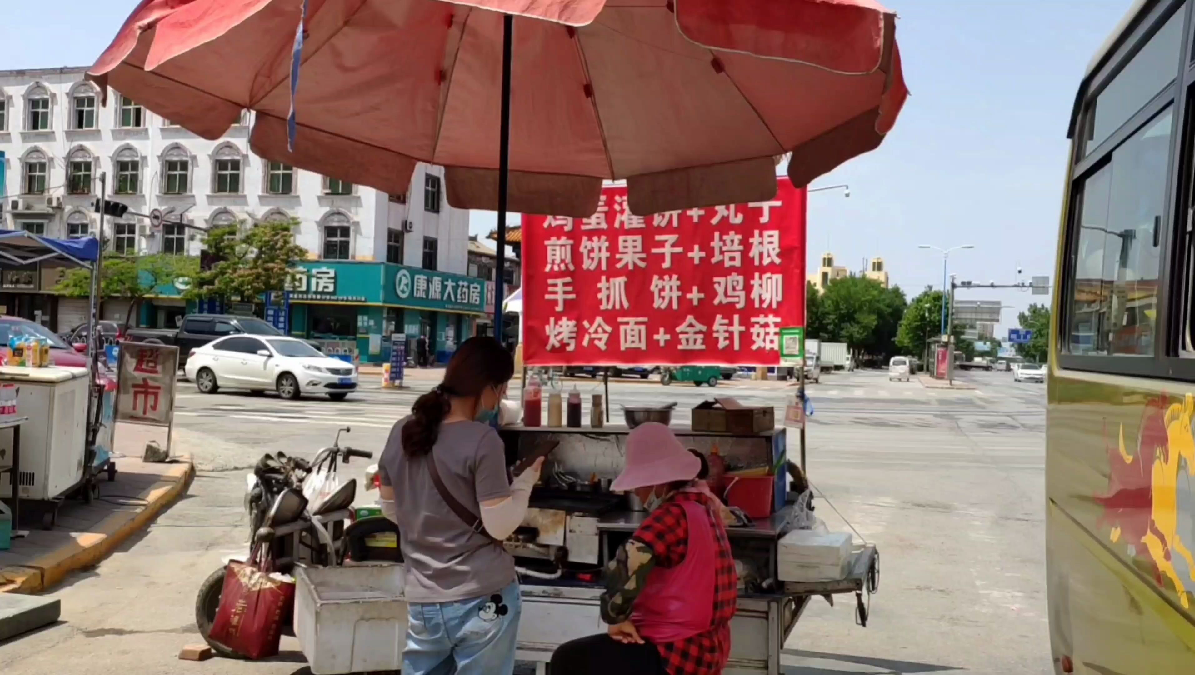 摆地摊赚钱发财也大有技巧(摆地摊赚钱发财也大有技巧吗)