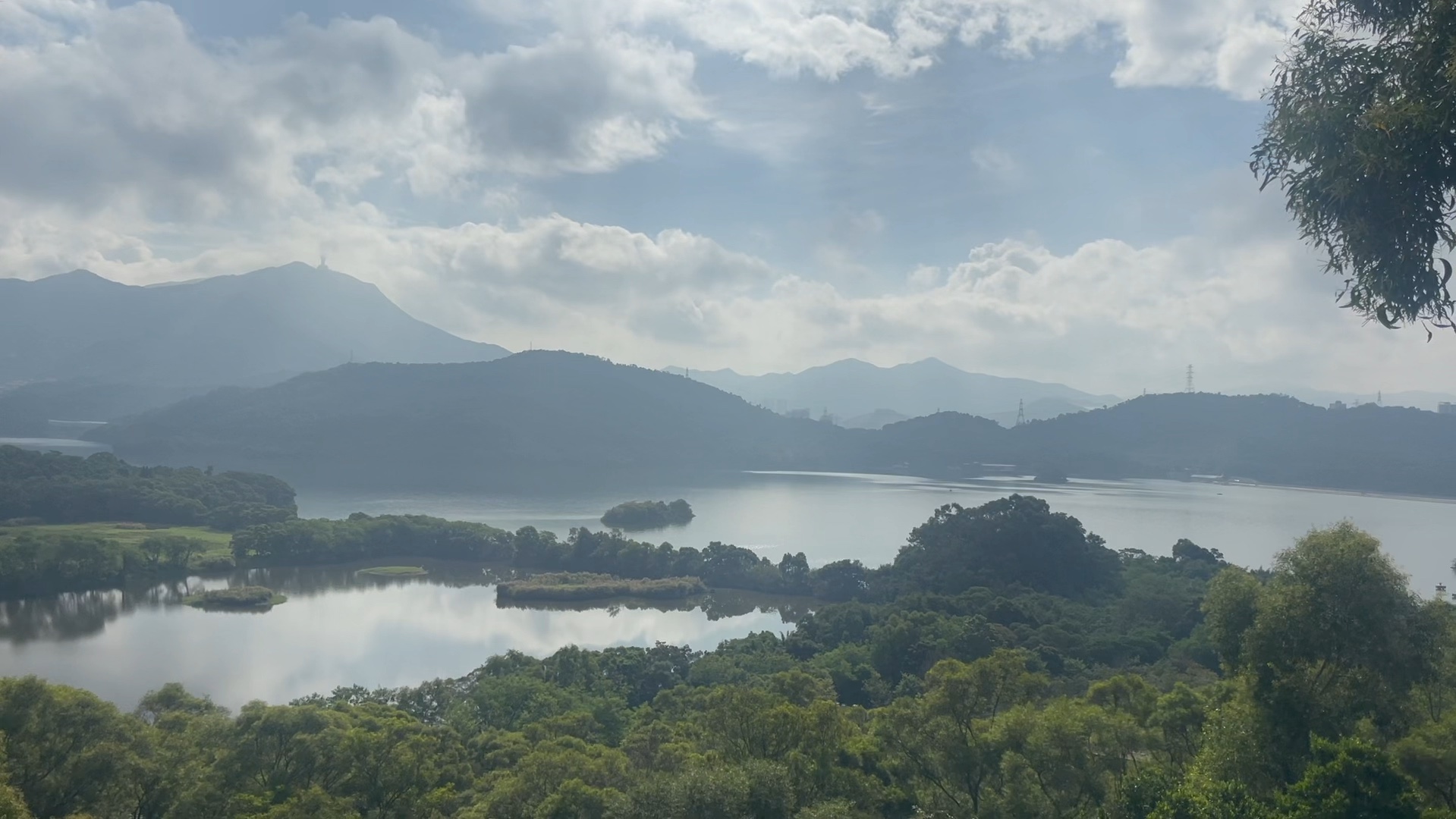 深圳罗湖翠湖文体公园,远眺水库和梧桐山,靠近淘金山绿道,可以一次游览两个公园…哔哩哔哩bilibili