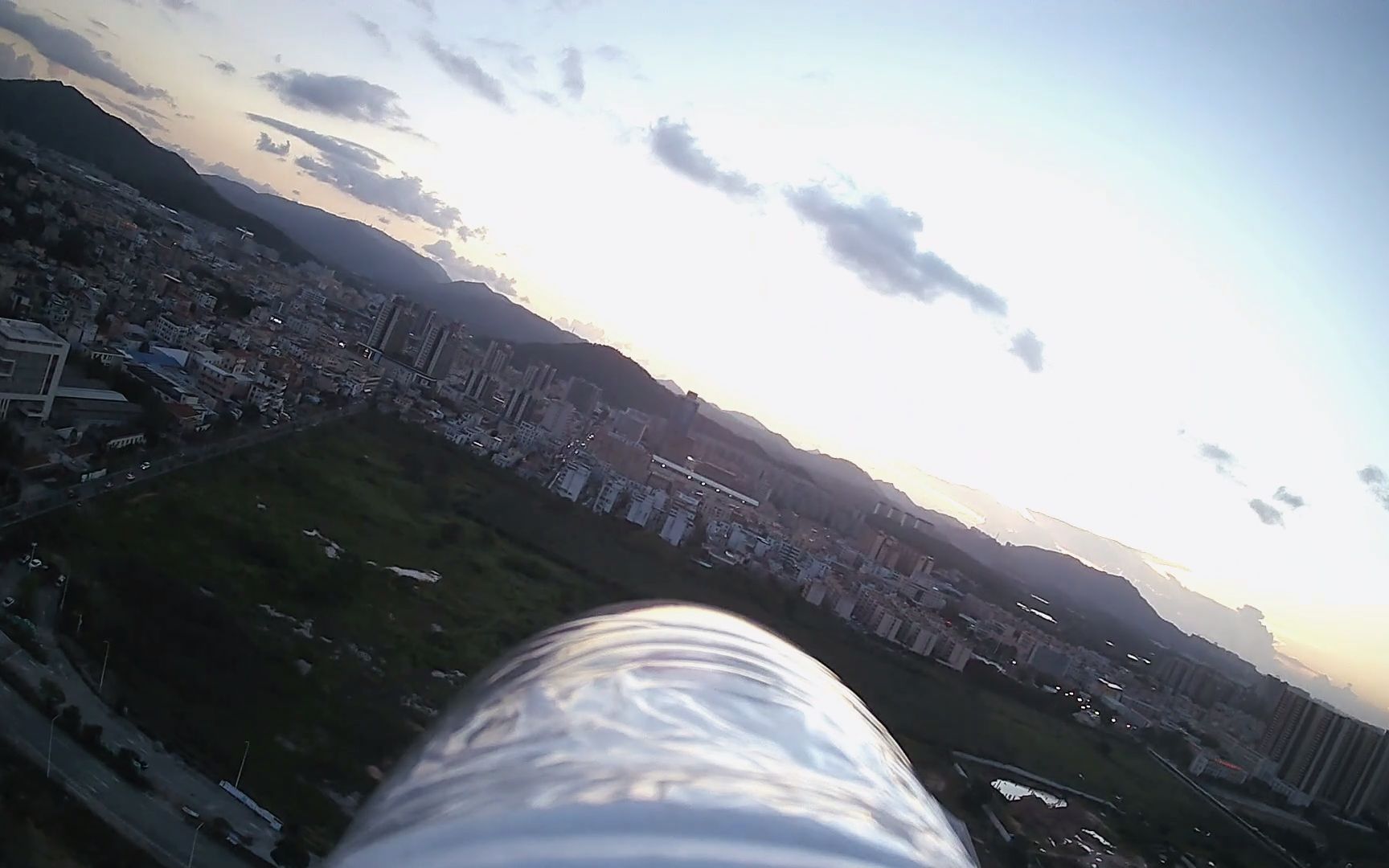 冲浪者x8在夕阳下fpv