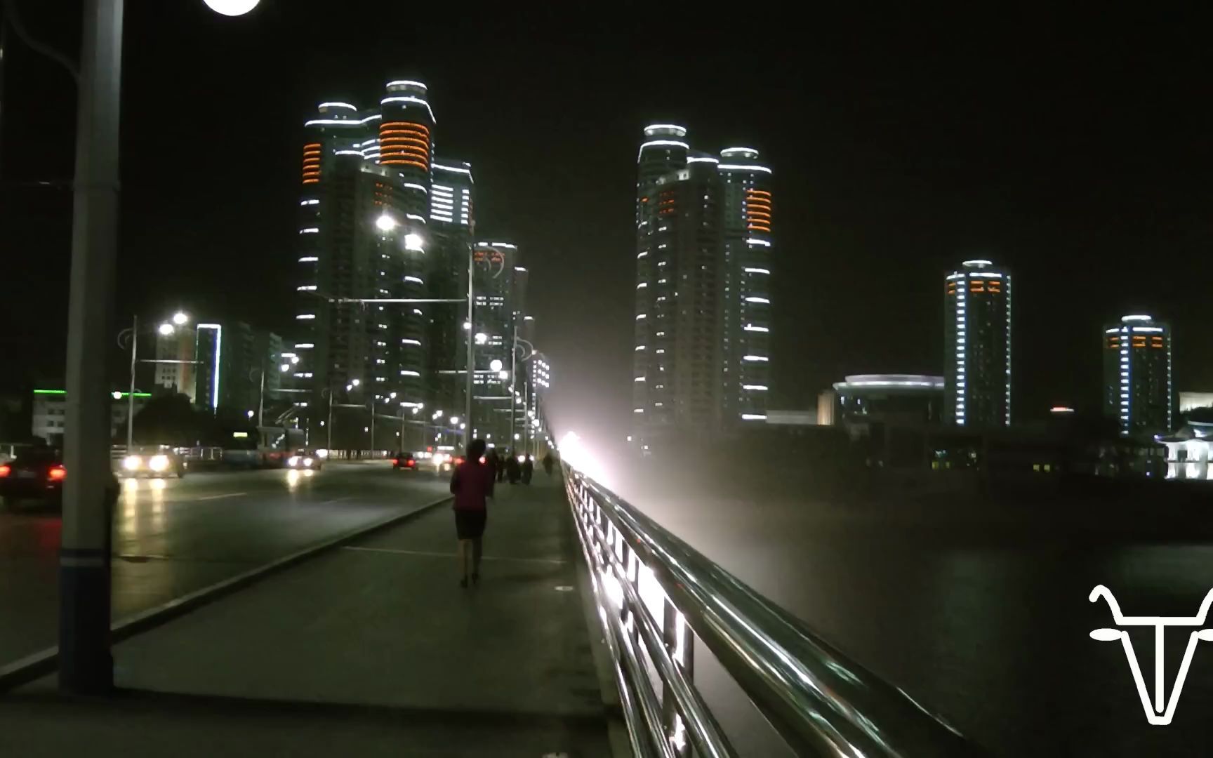 [图]【朝鲜生活】在朝鲜平壤市的夜晚里漫步观赏平壤夜景