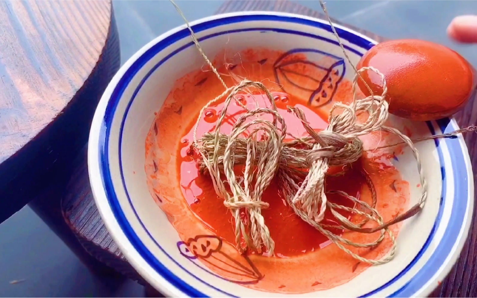 端午节搓麻绳做雄黄麻绳雄黄酒在房前屋后洒一洒