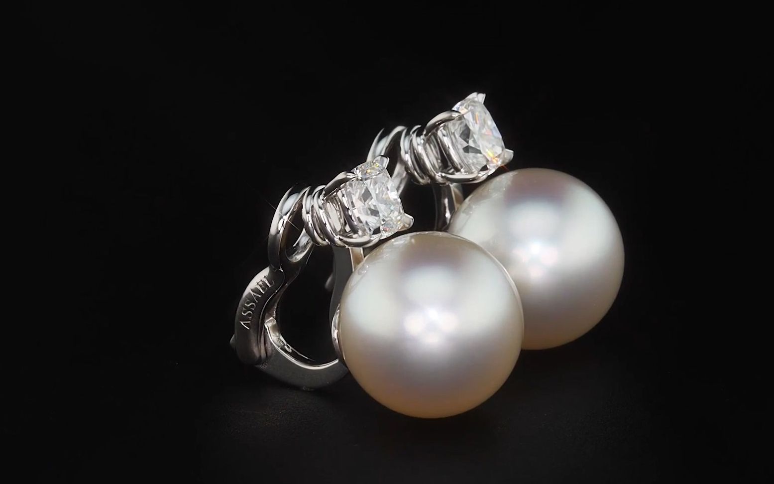 伟德国际几种常见的钻石仿品分析它们比钻石更加闪耀