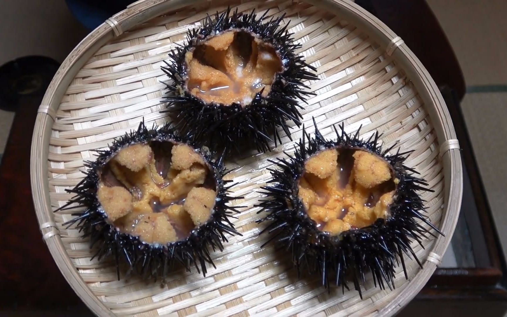 日式烤海胆,无论生食还是烧烤好的食材就是鲜甜无比~