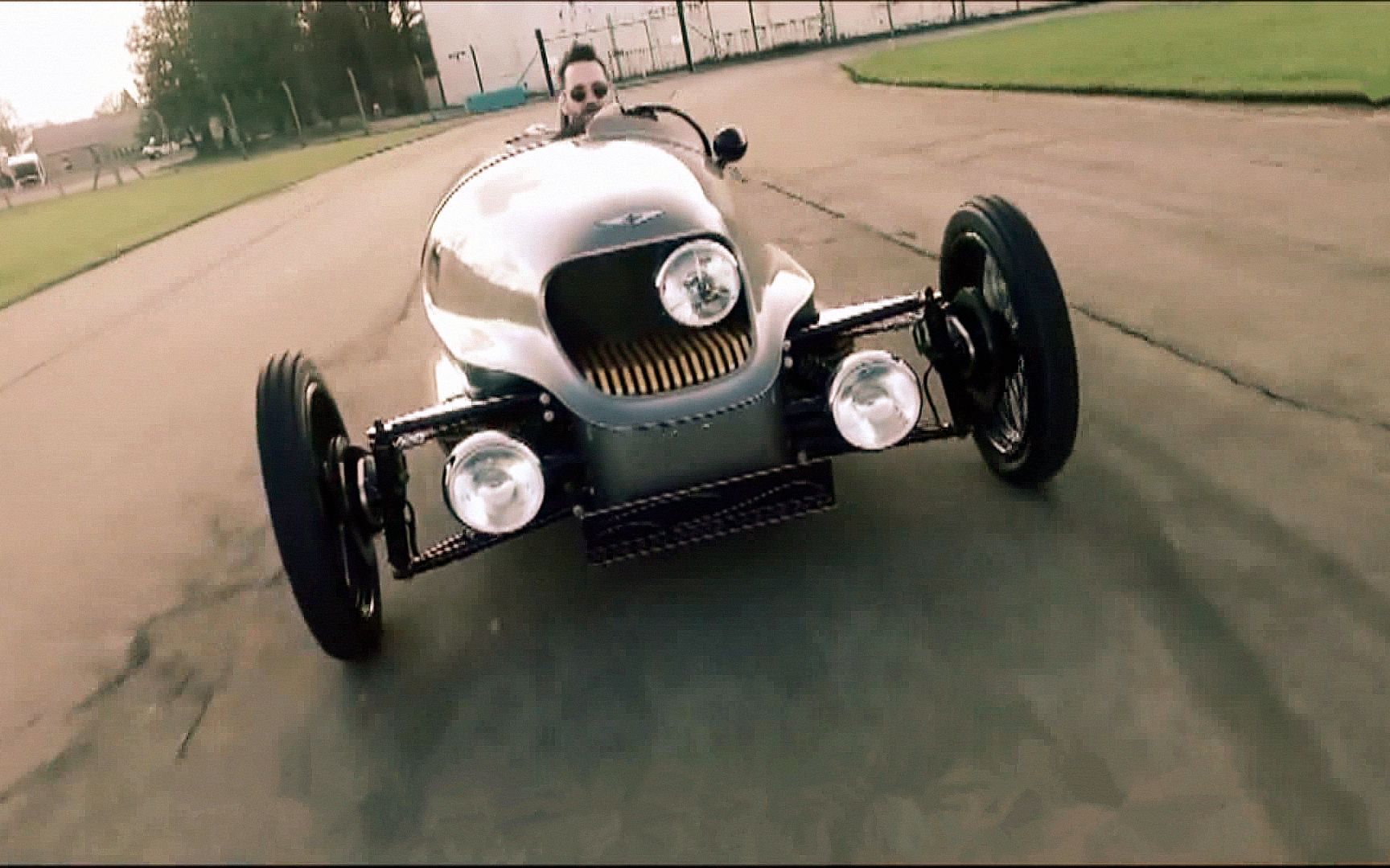 英国这种三轮车堪比跑车时速艳人秒杀奔驰宝马