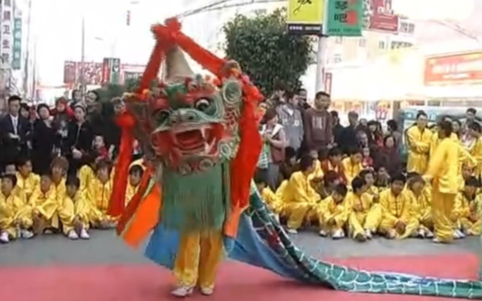 [图]海丰关后顺兴狮馆麒麟献瑞贺新禧