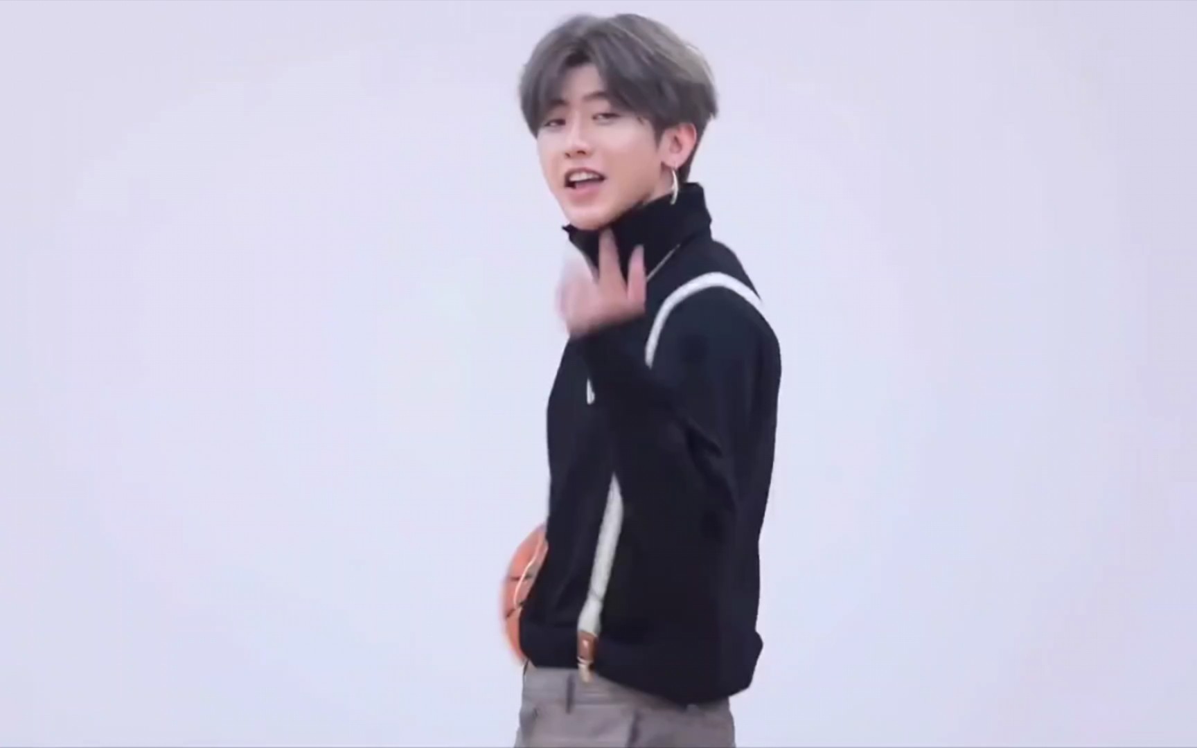 神颜大帅哥蔡徐坤! "小黑子 "坤坤 "偶像练习生 唱跳篮球