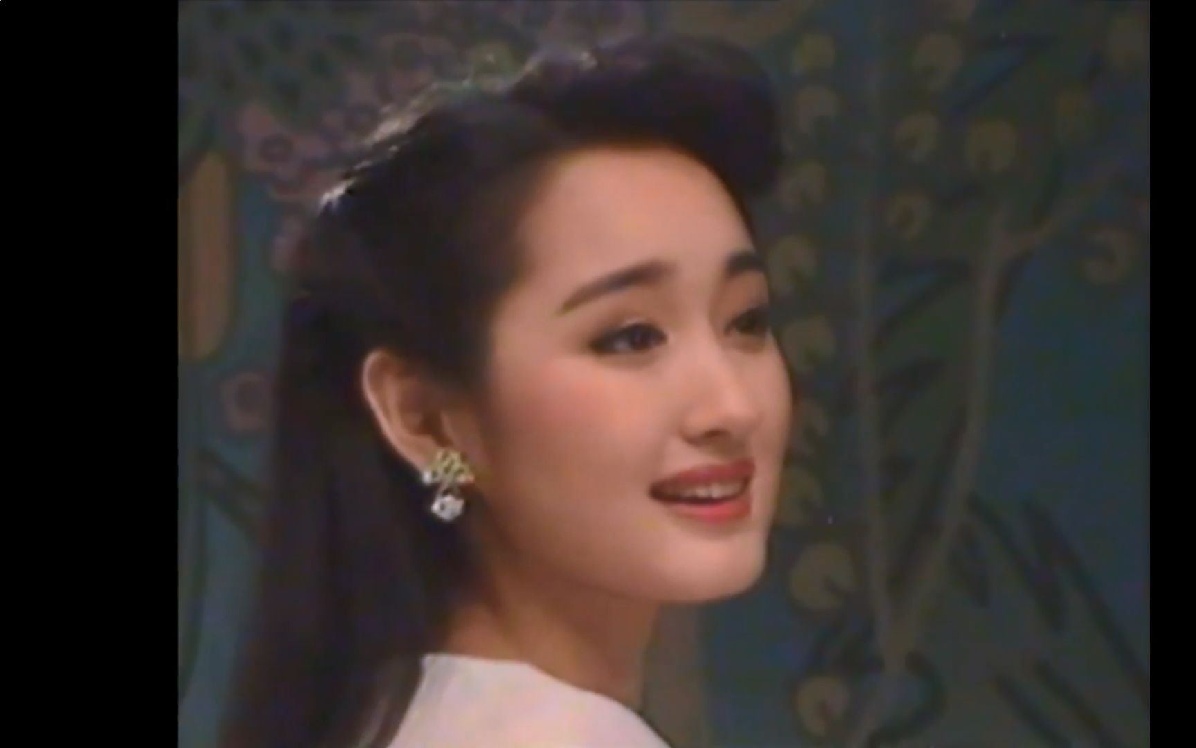 [图]杨钰莹 - 风含情水含笑 (1992央视旋转舞台)