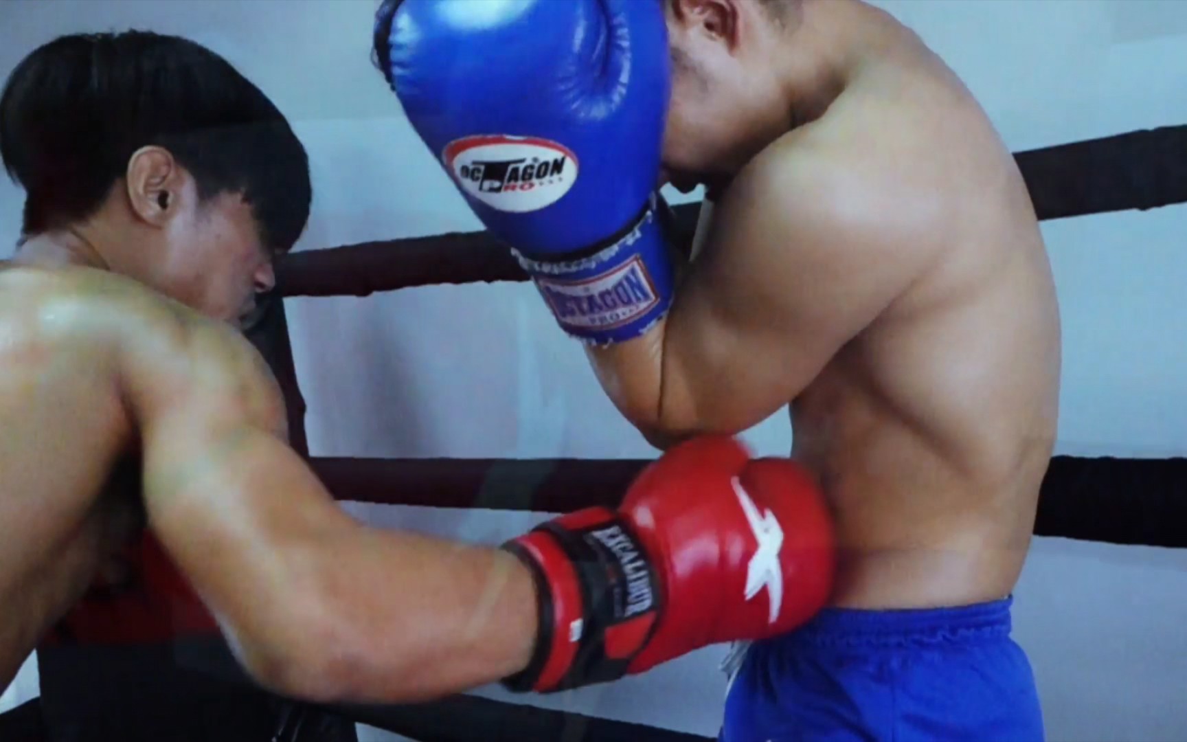 泰拳小帅哥虐腹ko训练