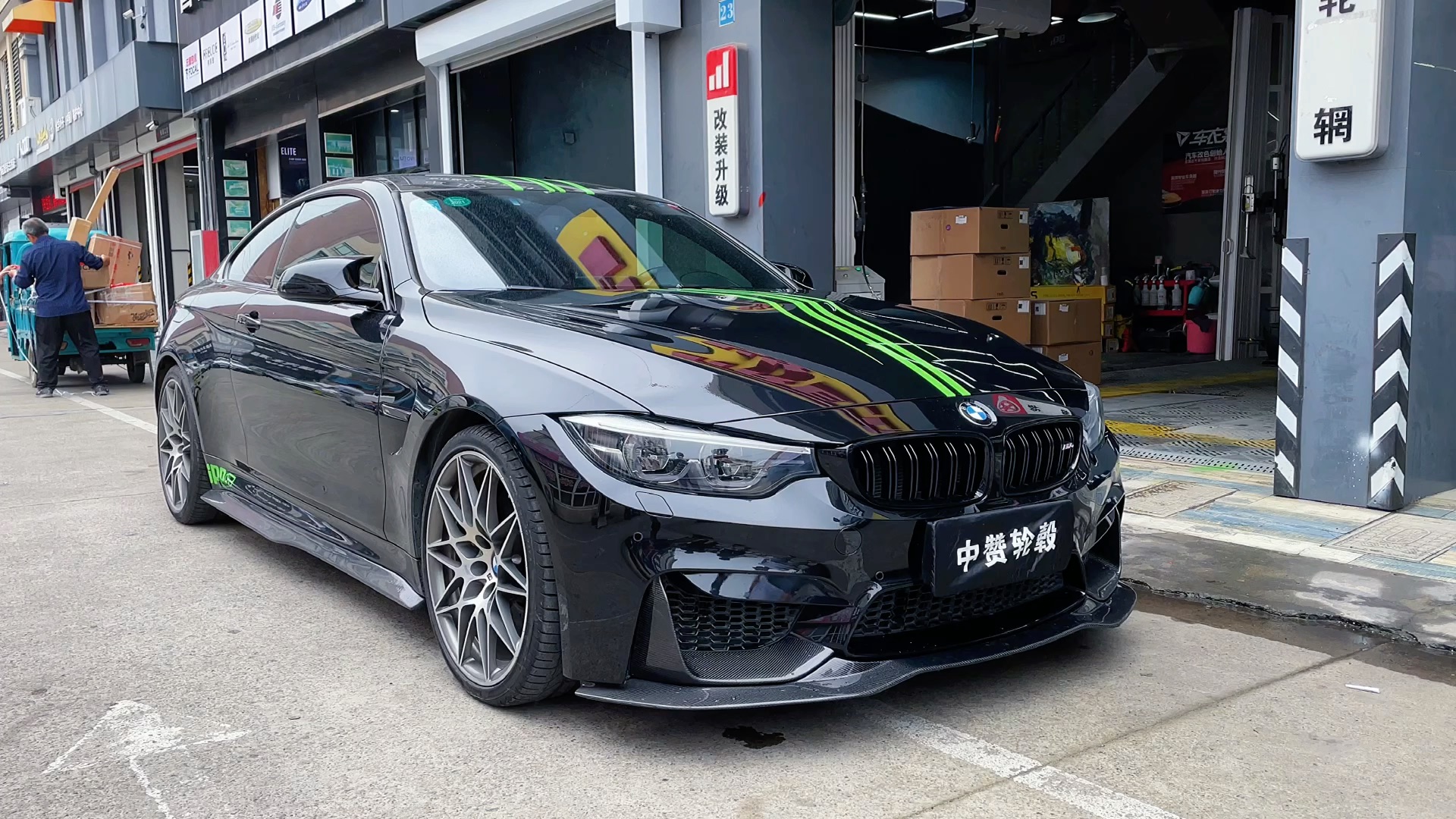 宝马m4 鸟巢锻造轮毂 拉花 大牛m4一起上街