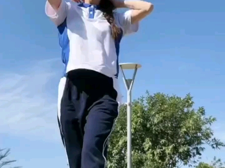 校服女生舞蹈