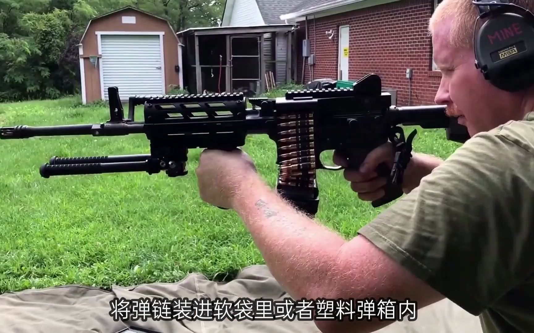 阿瑞斯"伯劳鸟"轻机枪,与m16相互结合,既是步枪也是轻机枪