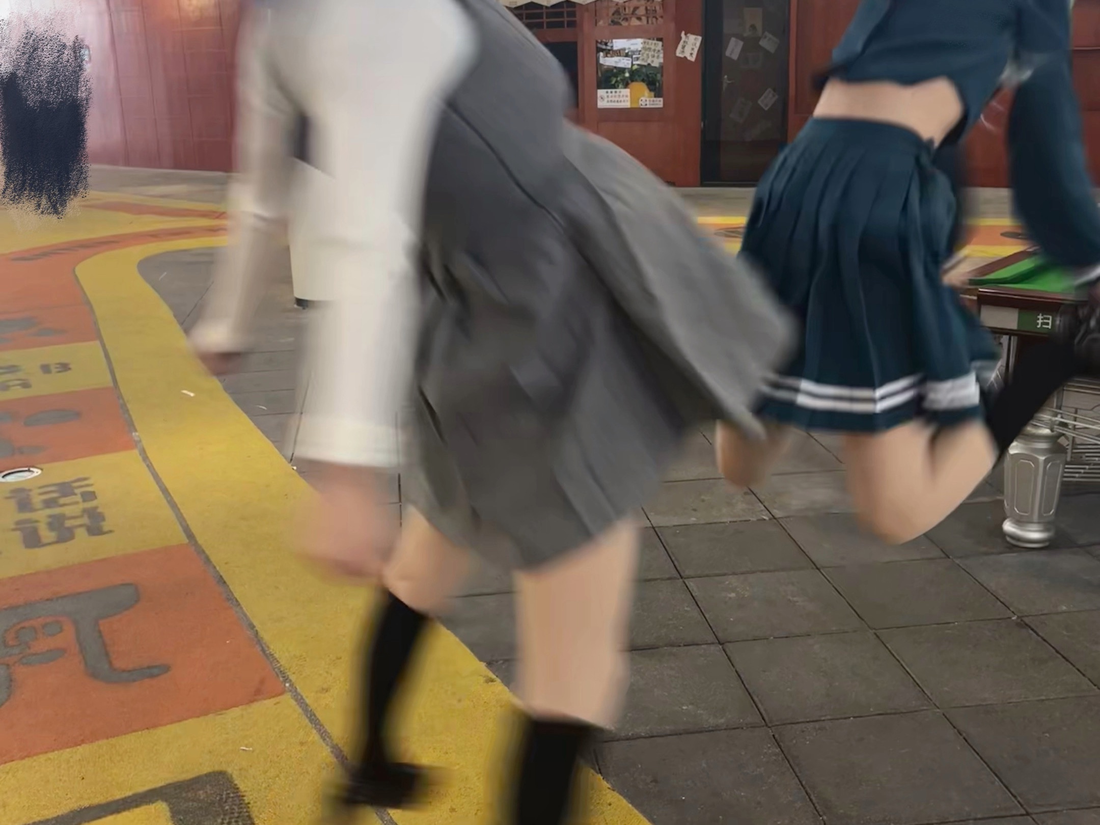 正在创造母鸡卡乐队的二人