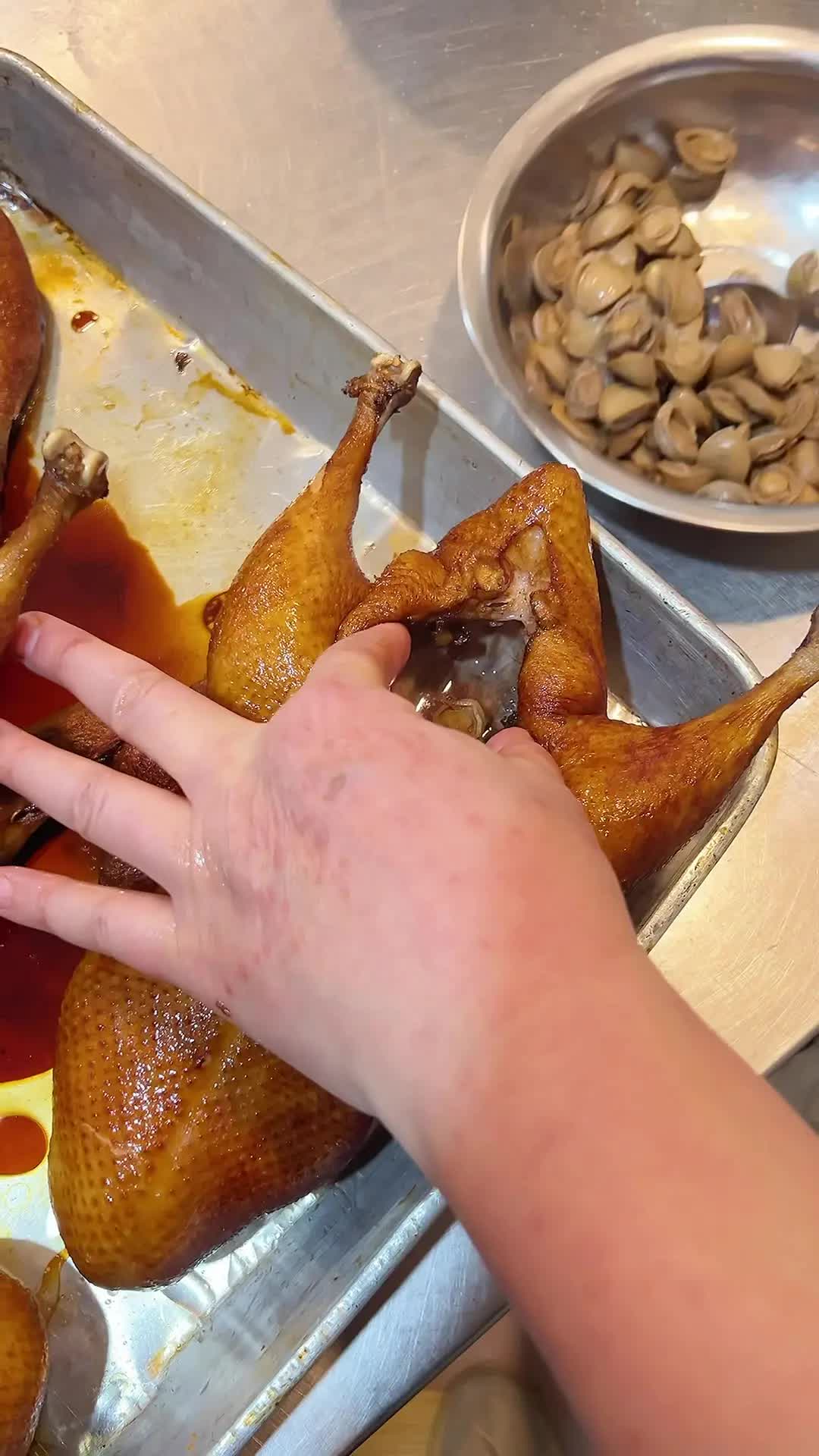 今天制作陈皮鲍鱼扒鸭,纯鲍汁焖制_哔哩哔哩_bilibili