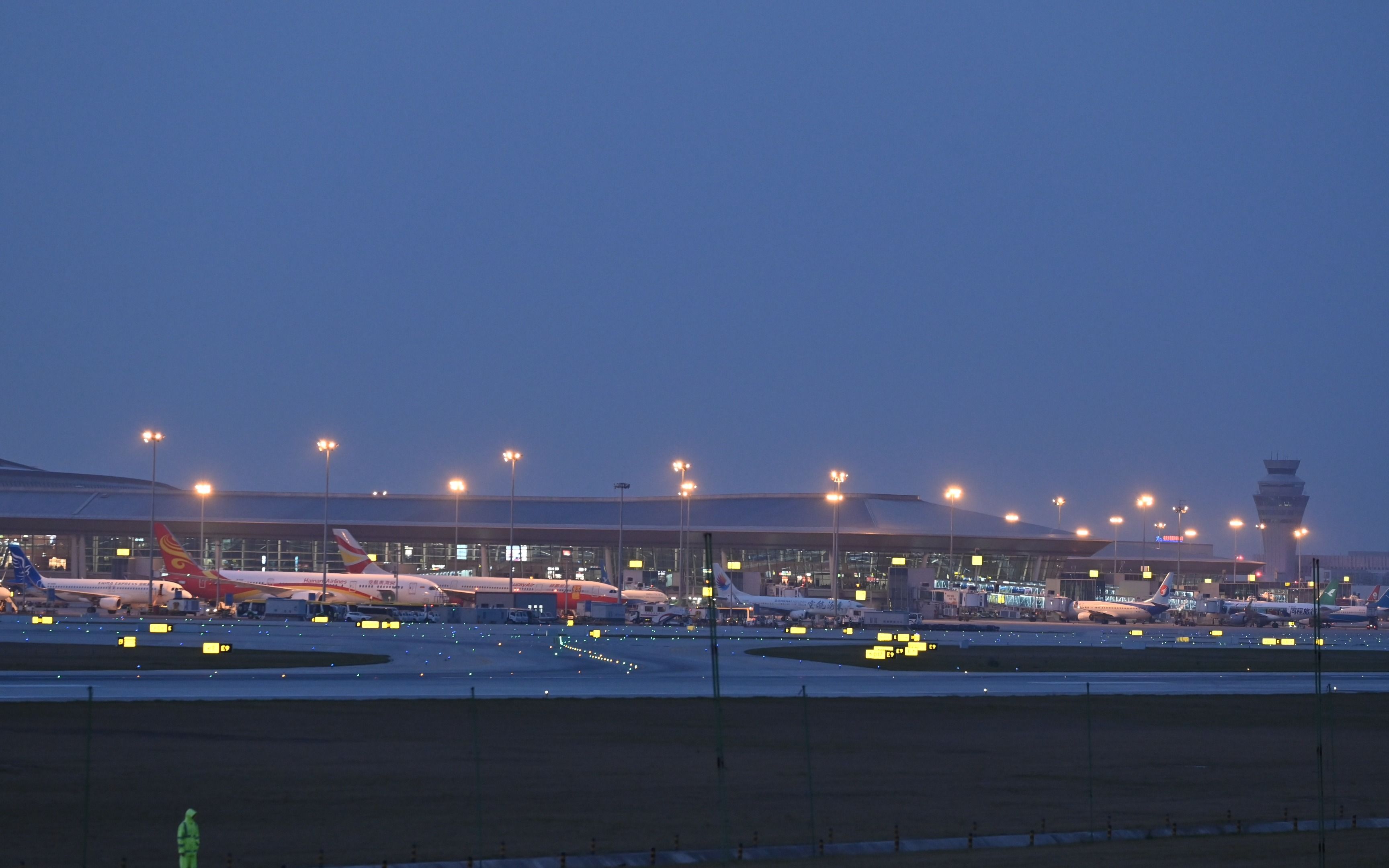 成都天府国际机场夜景图片