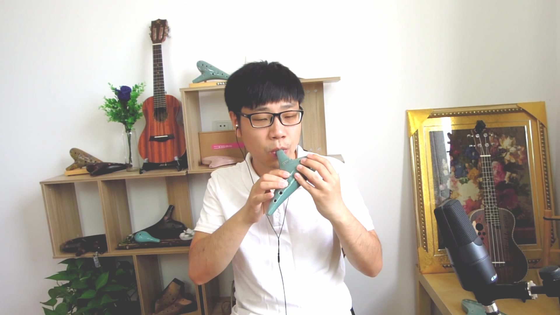 12孔陶笛吹奏少年图片
