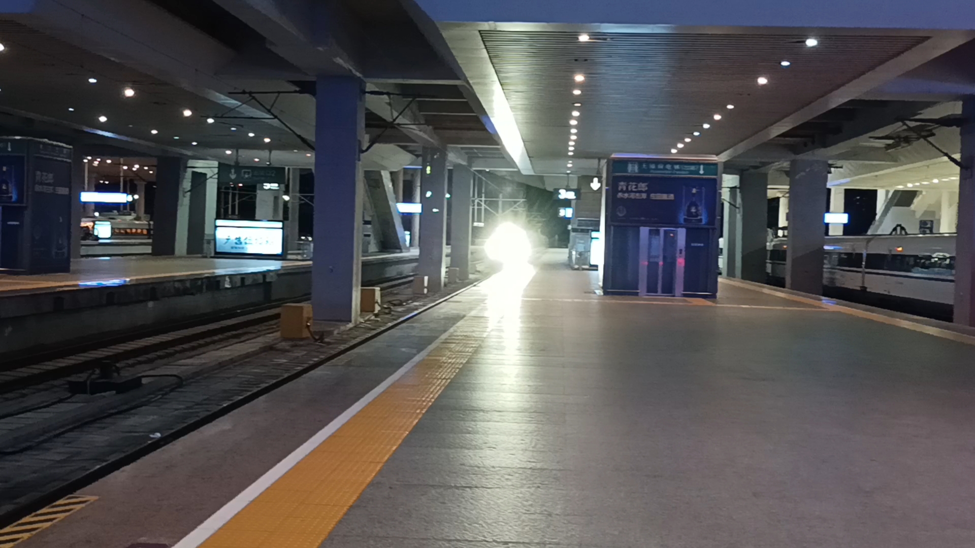 d667进入厦门北站3站台