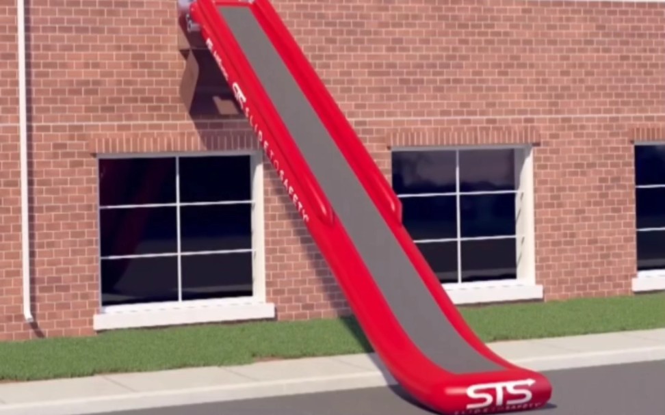 国外大叔发明充气逃生滑梯,遇险时3秒即可弹出