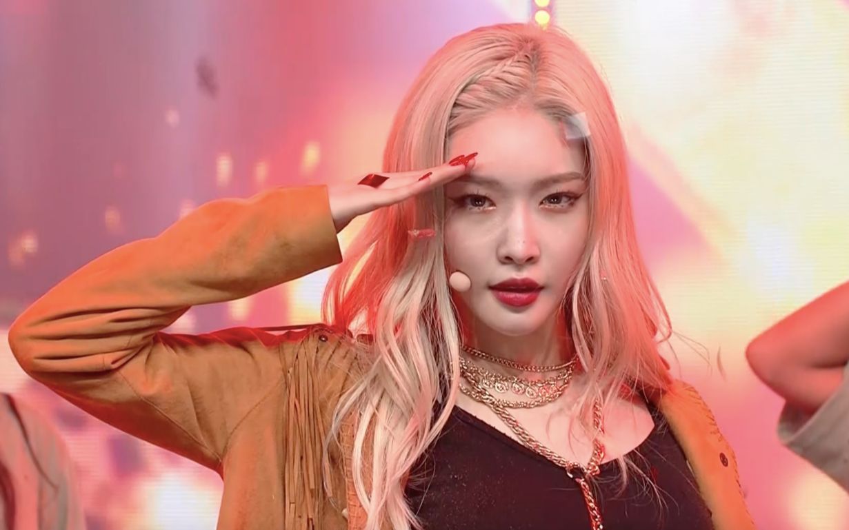 【金请夏】穷哈实力女solo chica一键换装高清打歌舞台_哔哩哔哩_bili