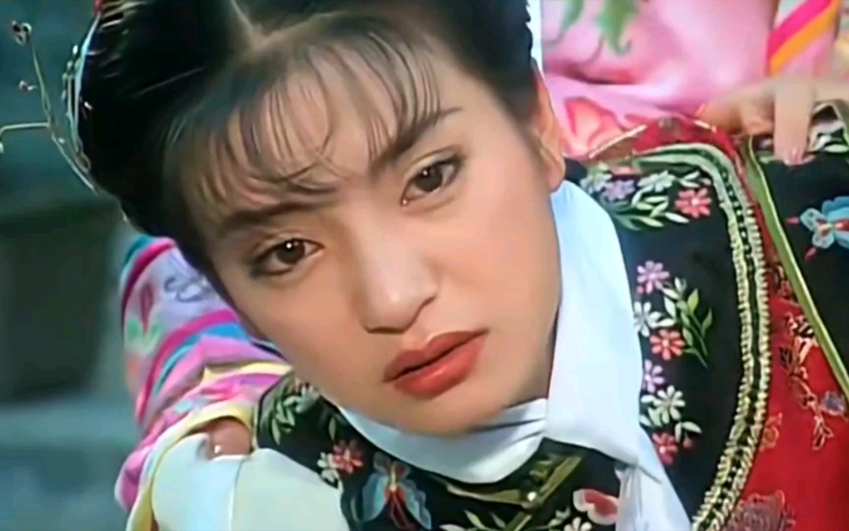 【还珠格格】第七集-04,小燕子挨板子"幸好打的不是紫薇"