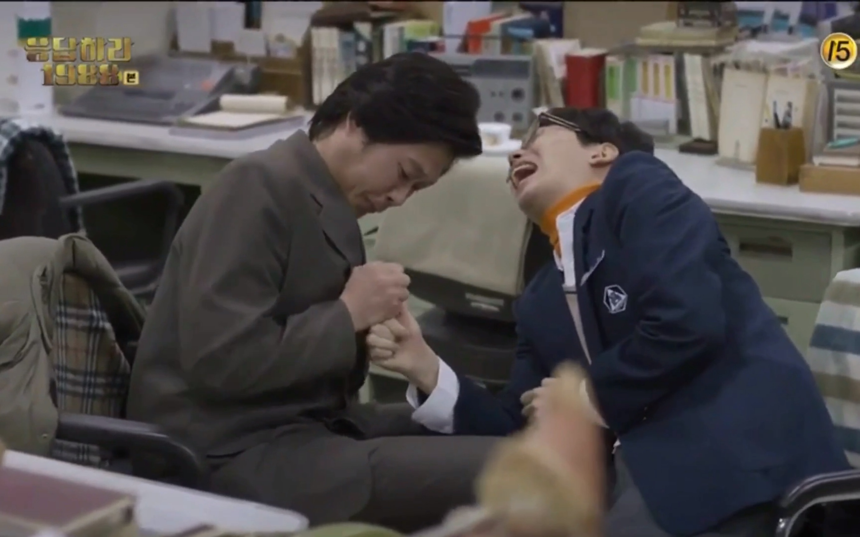 【请回答1988】娃娃鱼和教导主任的日常～太搞笑了_哔哩哔哩_bilibili