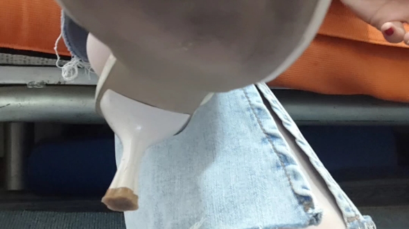 高跟【鞋底】脏了!