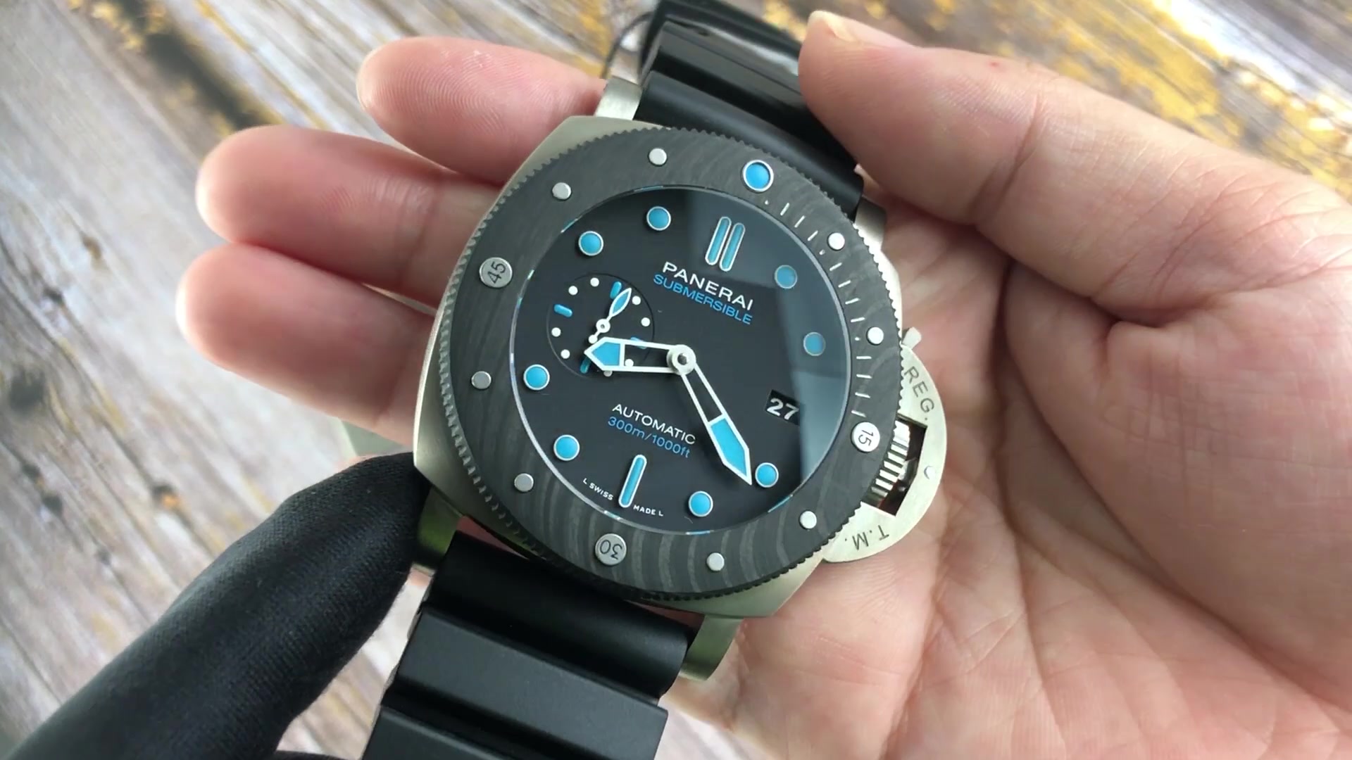 开箱沛纳海799,钛金属锻造碳纤维表圈