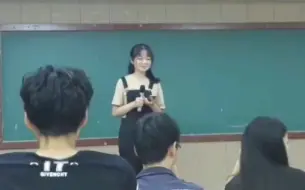 Download Video: 大学第一次上台唱歌，感觉真是青涩美好呀～