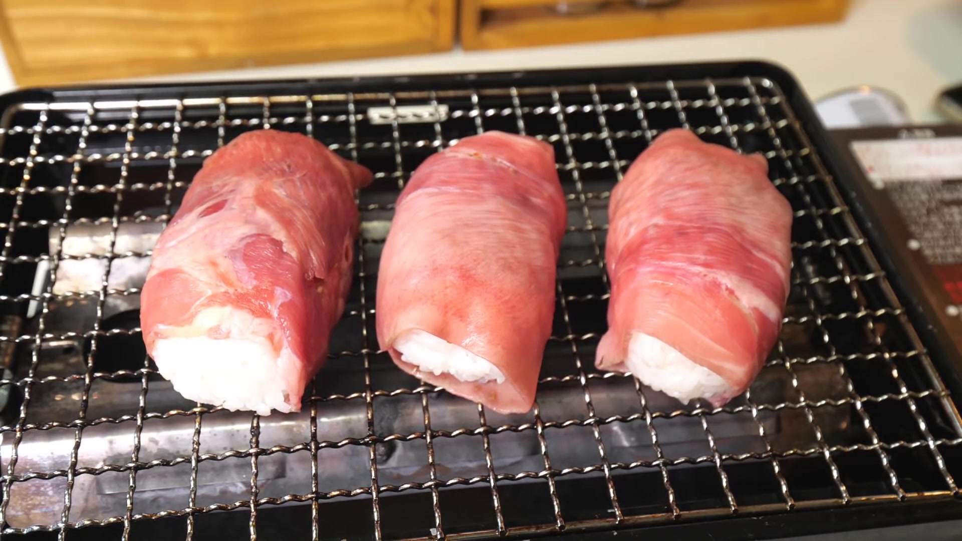 【啤酒怪】解锁牛舌新吃法~烤牛舌卷饭团~高球来一听