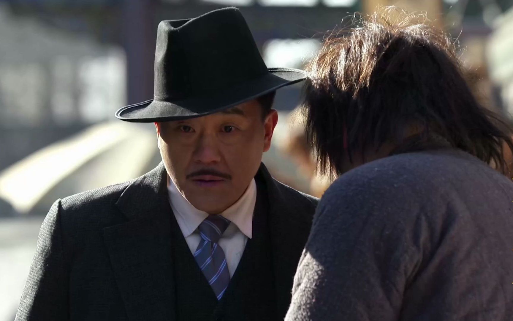 老五发现栾学堂秘密为赚赏钱抽大烟竟出卖自家兄弟