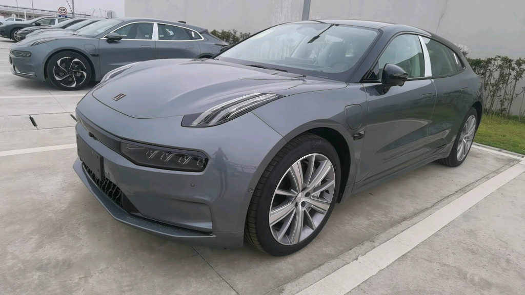 极氪001镭射灰加撞色车顶,你有没有锁单