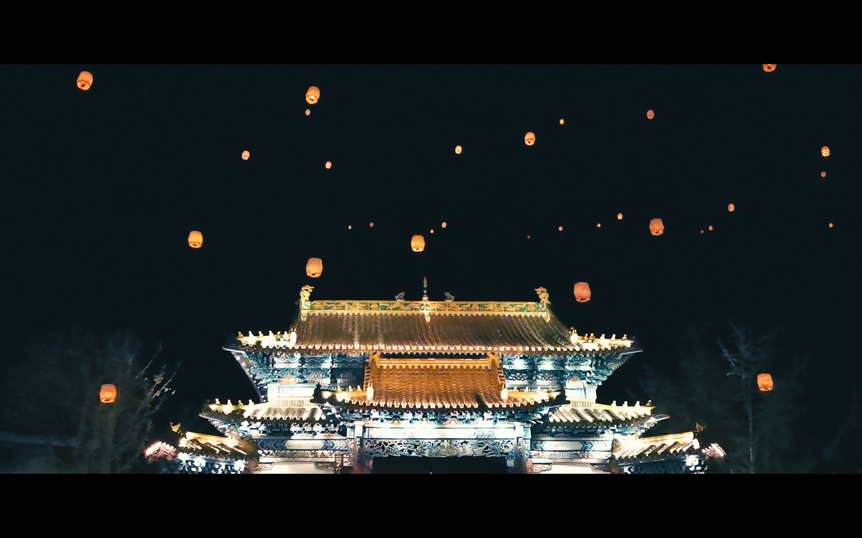 【旅拍短片】第一次观看无人机放孔明灯,原来古北水镇的夜才是最美的