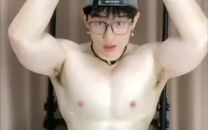 Download Video: 白皮肌肉男