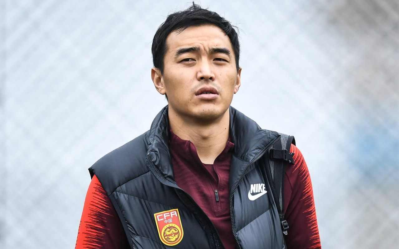 36岁前国足队长冯潇霆:我退役,让位给巩汉林!