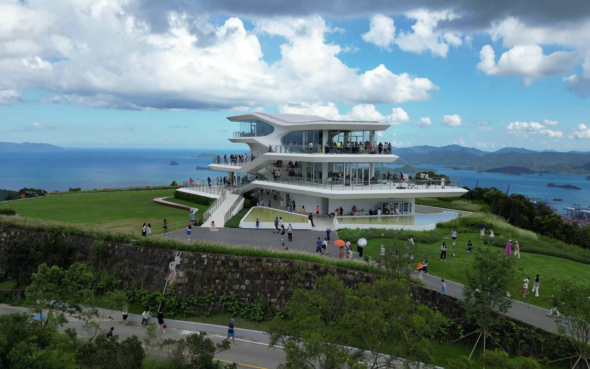 7月9日,深圳盐田云海图书馆