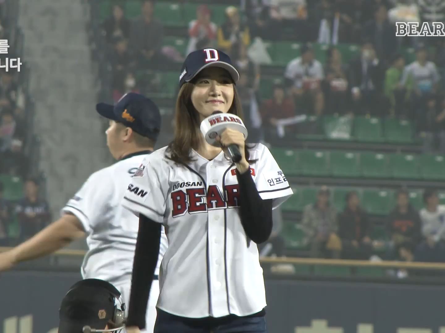 【林允儿】151021 允儿 kbo蚕室棒球赛 投球练习 投球