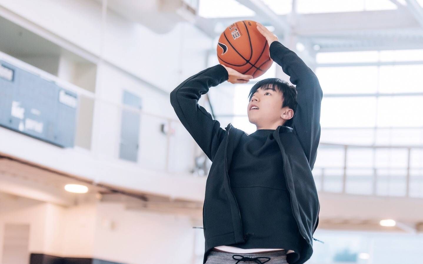 【王俊凯karbili】王俊凯的nike air max相关视频2p