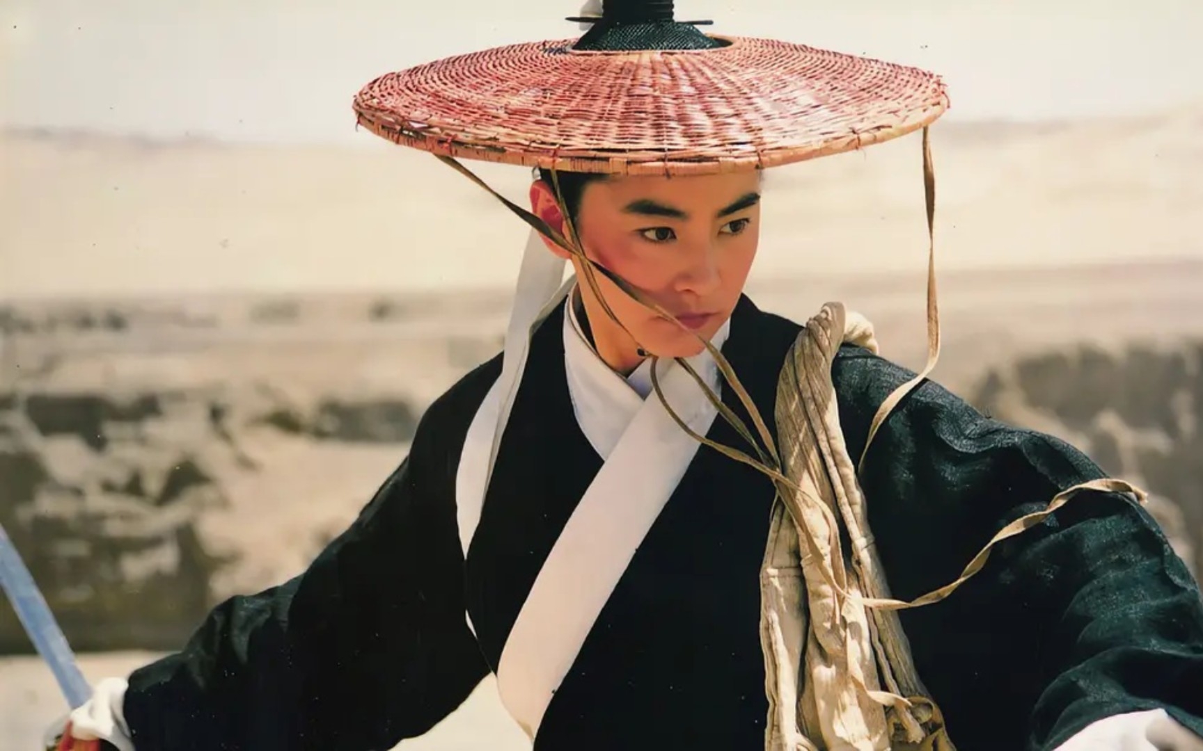 周华健经典武侠歌曲《江湖笑》,江湖非刀剑,是仁者侠肠!