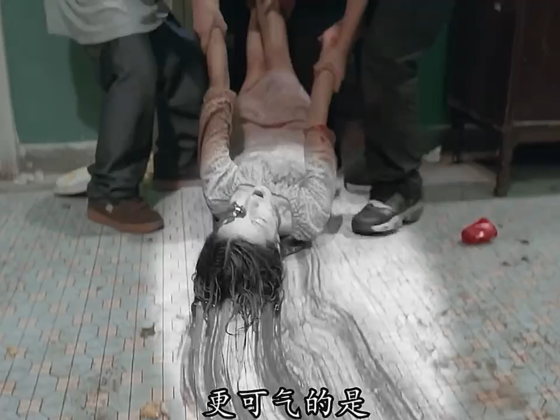 第1集|《枕边凶灵》1/3看一部少一部的经典绝版港片,女孩生日当天,却