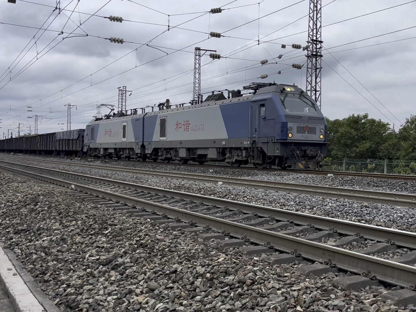 兰局兰段hxd2 1472牵引货列出院山线路所去成都北